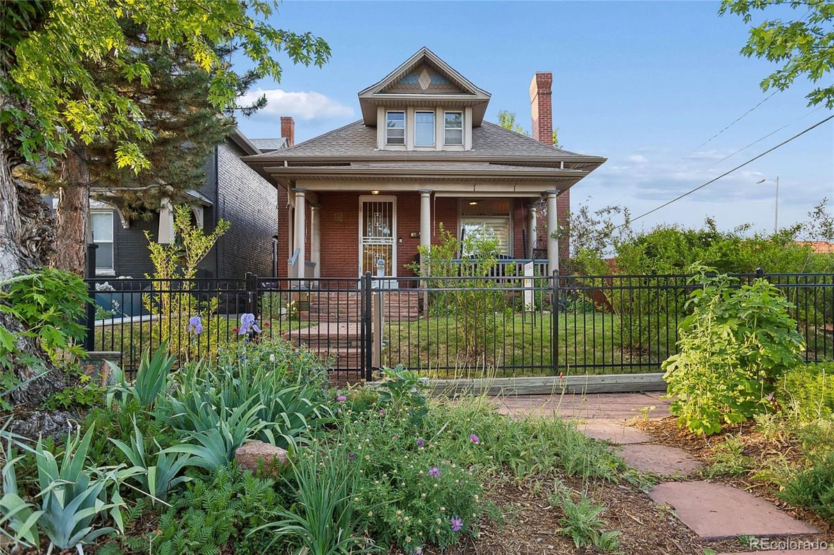 33 W Byers Place