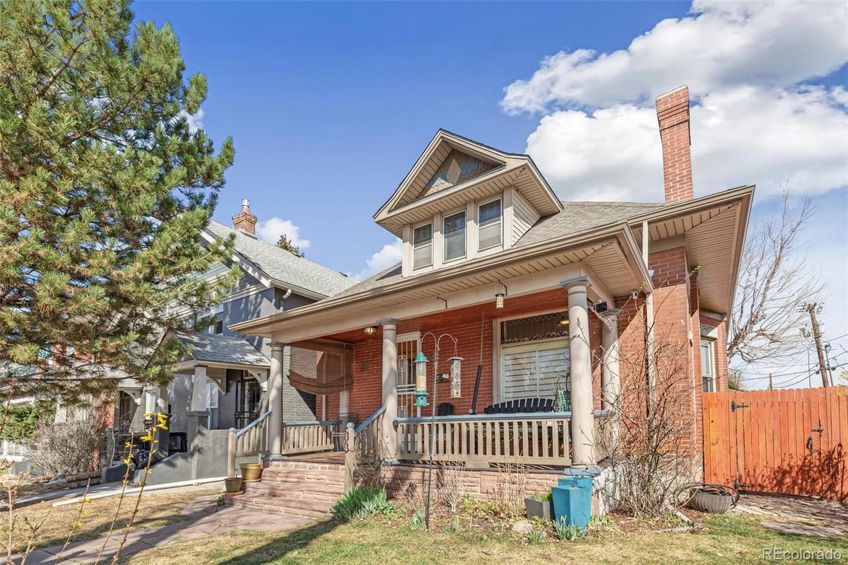 33 W Byers Place