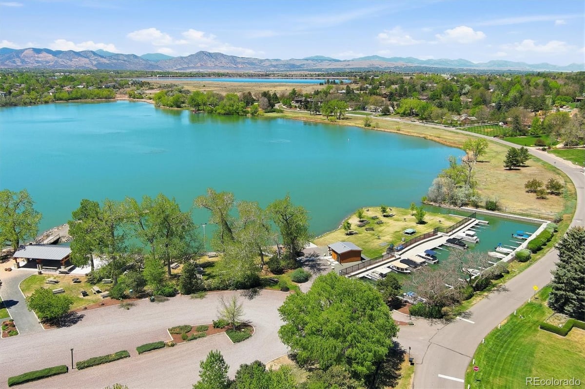 5420 Lakeshore Drive