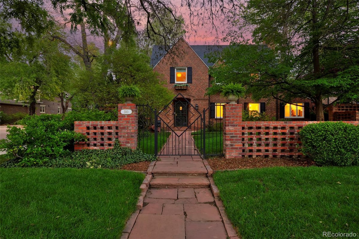590 Race Street