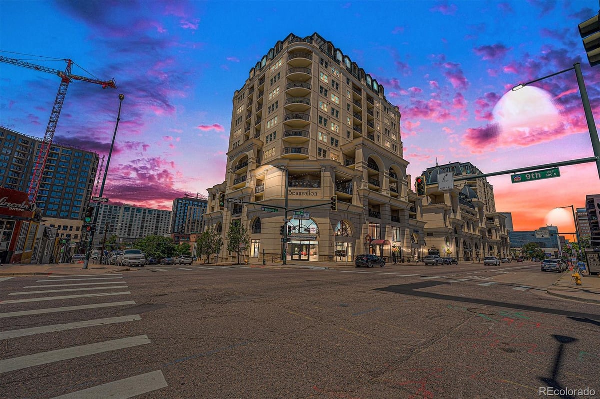 925 N Lincoln Street #6F