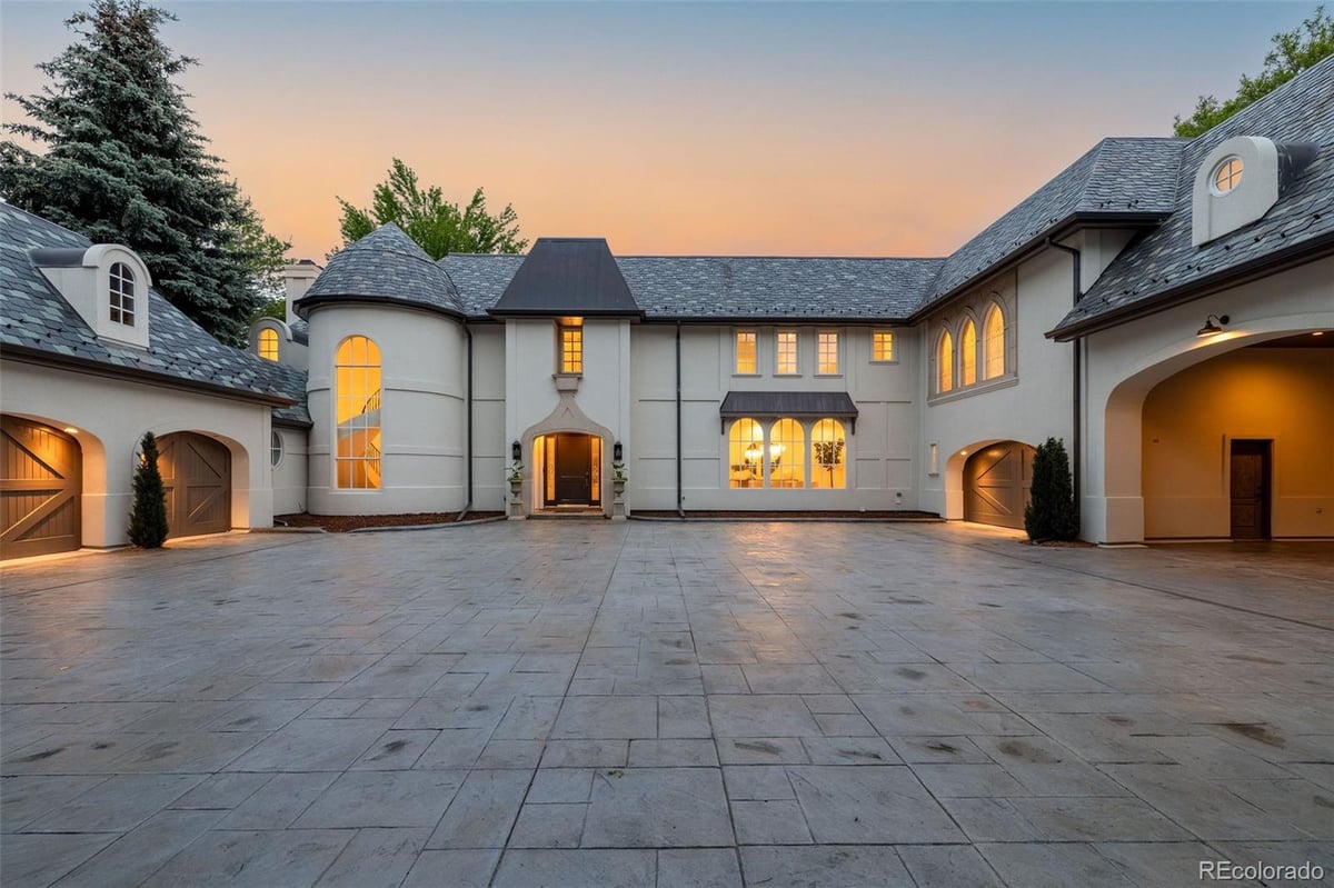 5 Churchill Drive