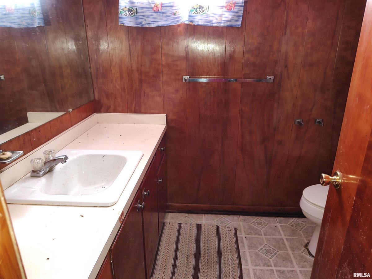 209 E POWELL Avenue, McLeansboro, IL 62859 MLS EB453586 IDX Real