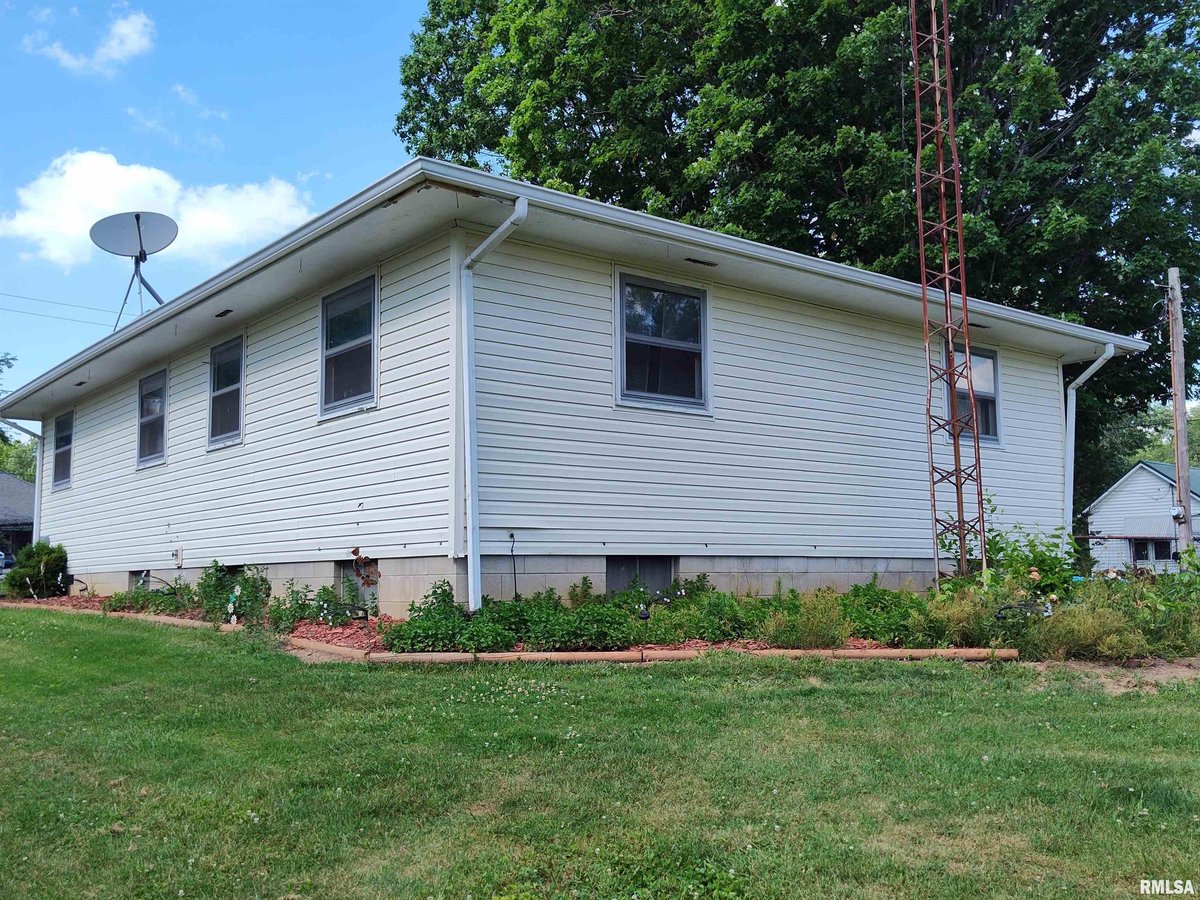 209 E POWELL Avenue, McLeansboro, IL 62859 MLS EB453586 IDX Real