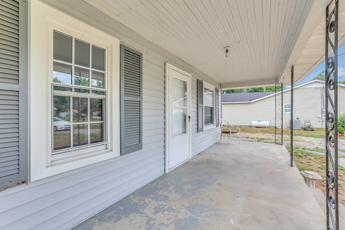 3895 RED BOILING SPRINGS RD, LAFAYETTE, TN 37083 Gene Carman Real