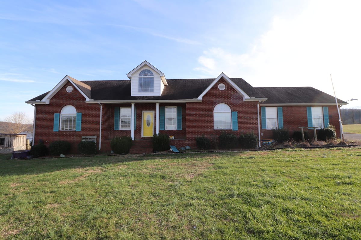 2040 HONEYSUCKLE RD, HARTSVILLE, TN 37074 Gene Carman Real Estate