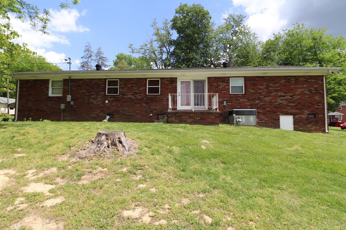 604 LAKE CIR, LAFAYETTE, TN 37083 Gene Carman Real Estate & Auctions