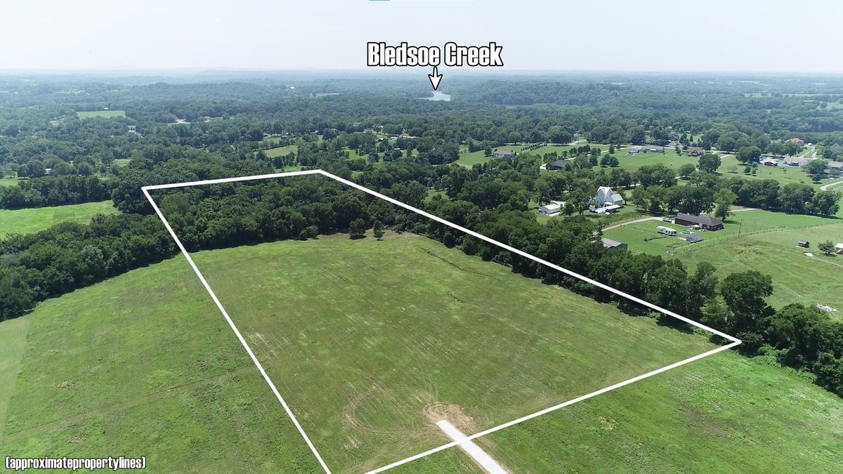 2692 HARTSVILLE PIKE, CASTALIAN SPRINGS, TN 37031 Gene Carman Real