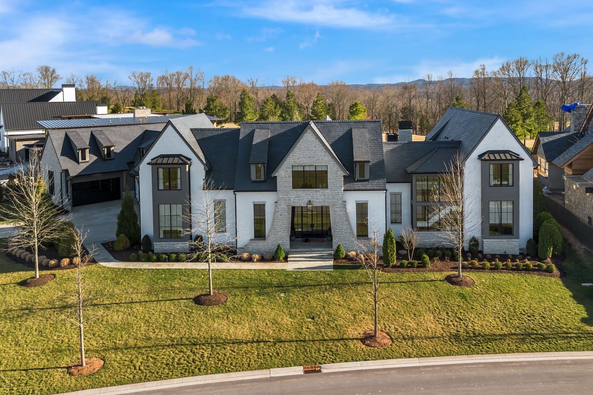 8001 Backwoods Pvt Dr, College Grove, TN 37046