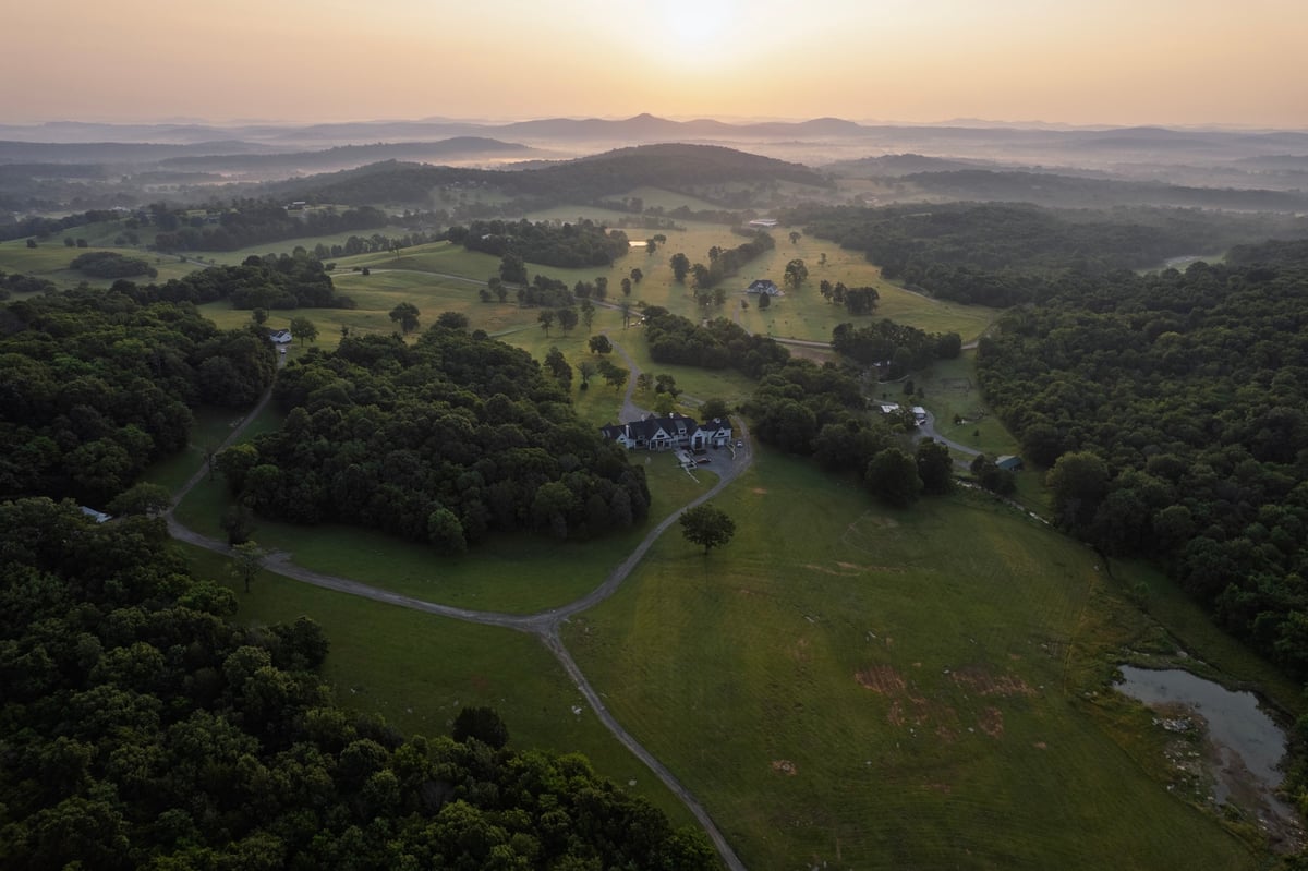 6180 SE Tater Peeler Rd, Lebanon, TN 37090