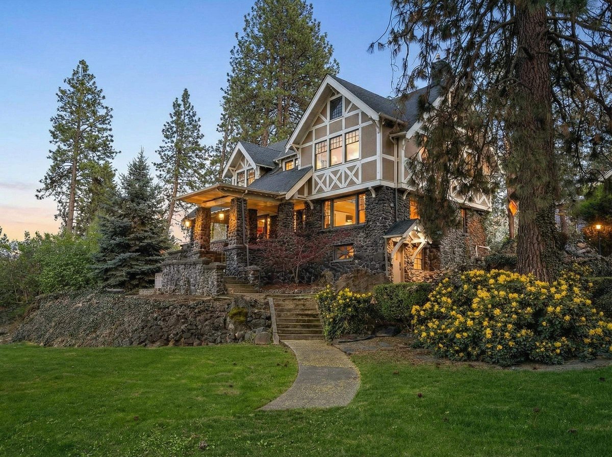 520 E 11th Ave