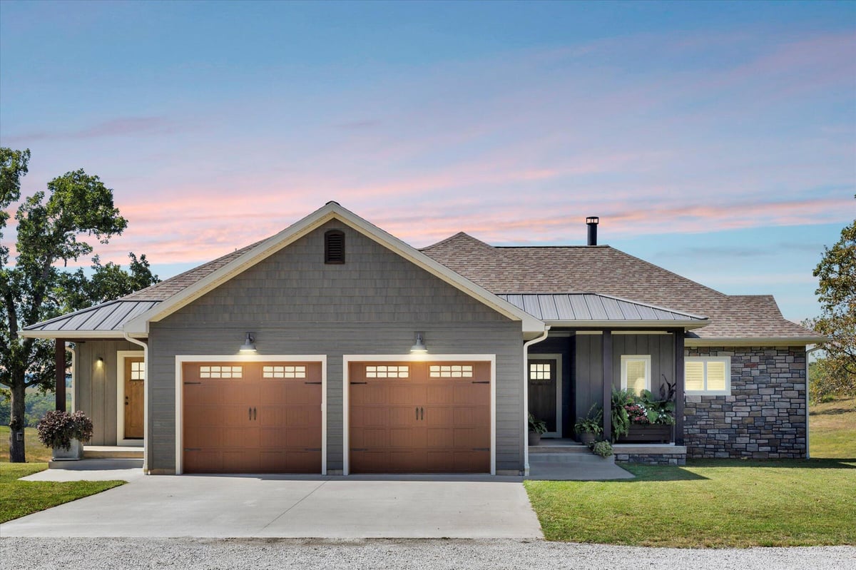 11998 E Highway 32 home for sale in Stockton MO