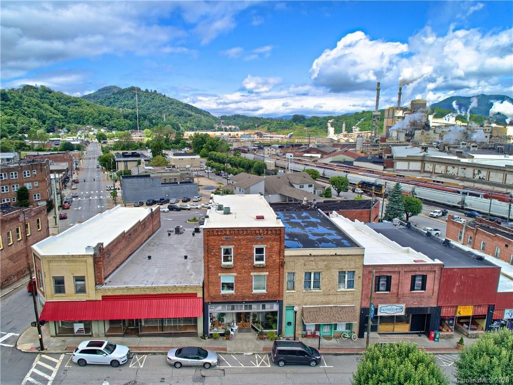 147 MAIN STREET, CANTON, NC 28716 Smoky Mountain Retreat